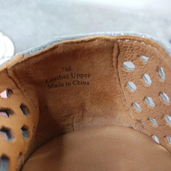 Stylish Gray Leather Women's Sandals - Picture 9 of 10